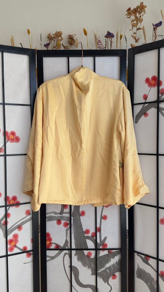 Upcycled kimono blazer B1570, golden-yellow silk with a dancer in red and white robes, back view