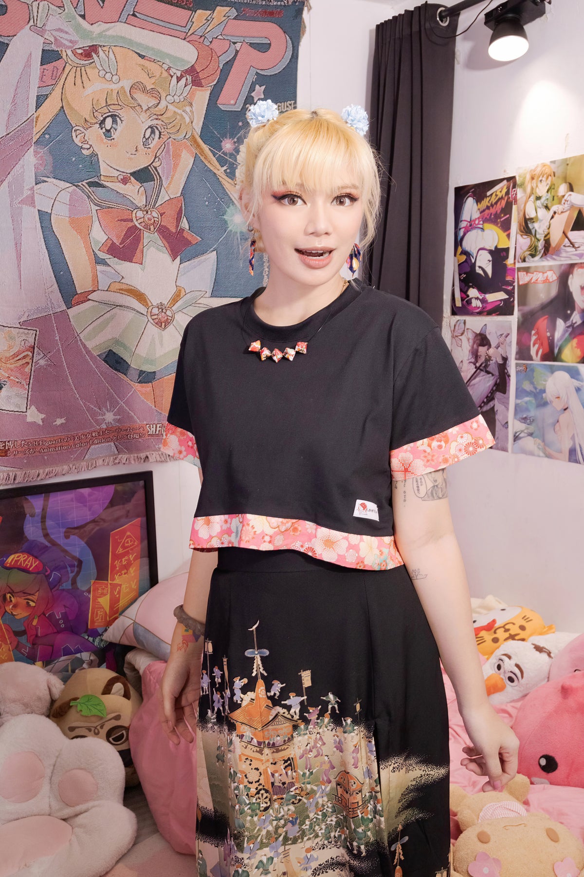 Model wearing the black croptop t-shirt boxy fit with traditional Japanese fabric trim