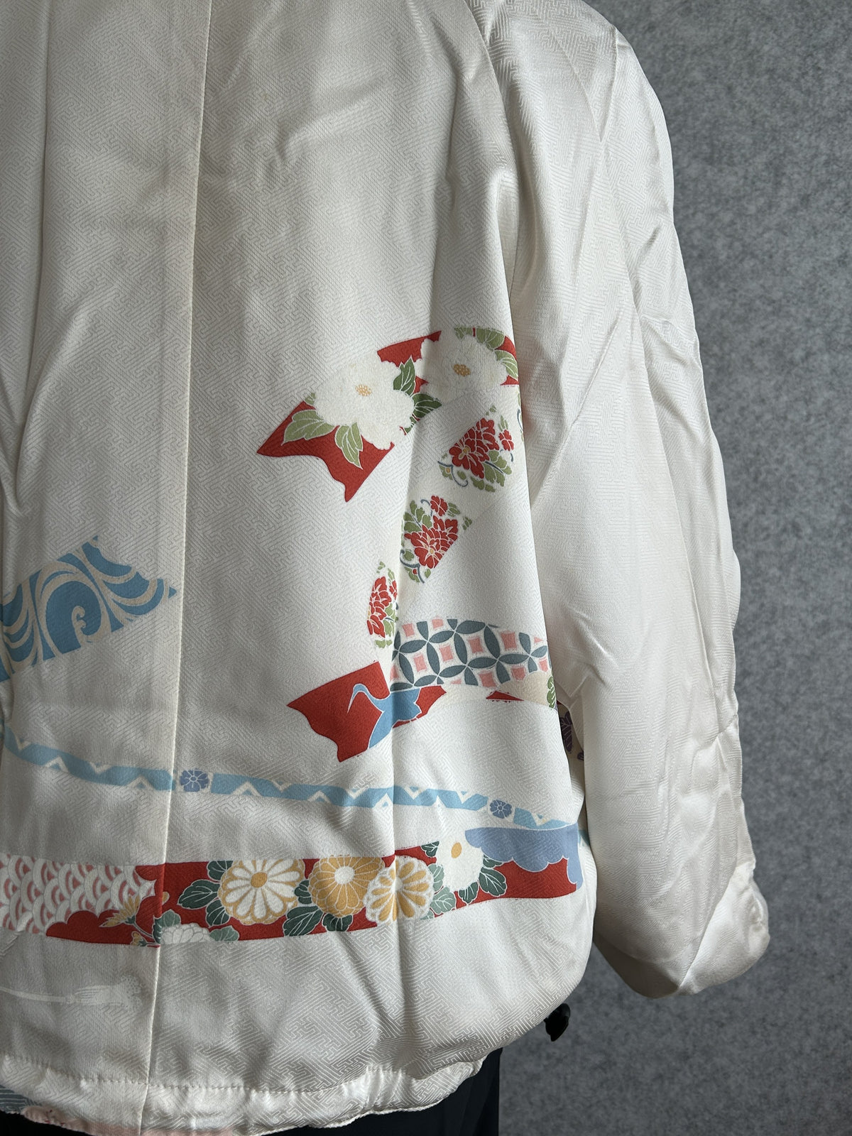 White high collar kimono jacket, detail of floral ribbon bands on back