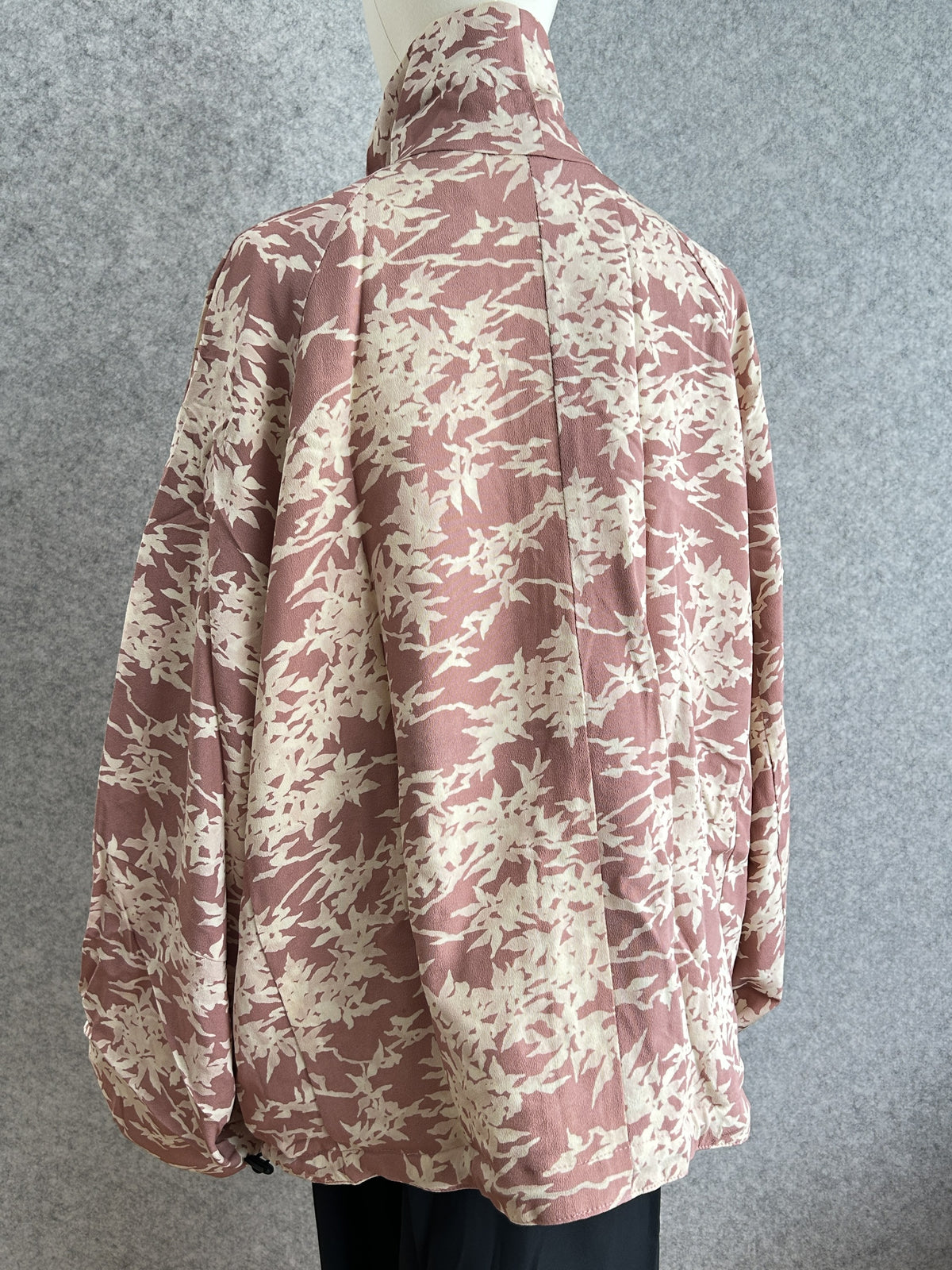 Dusty pink high collar kimono jacket with cream leaf pattern, back view from the side