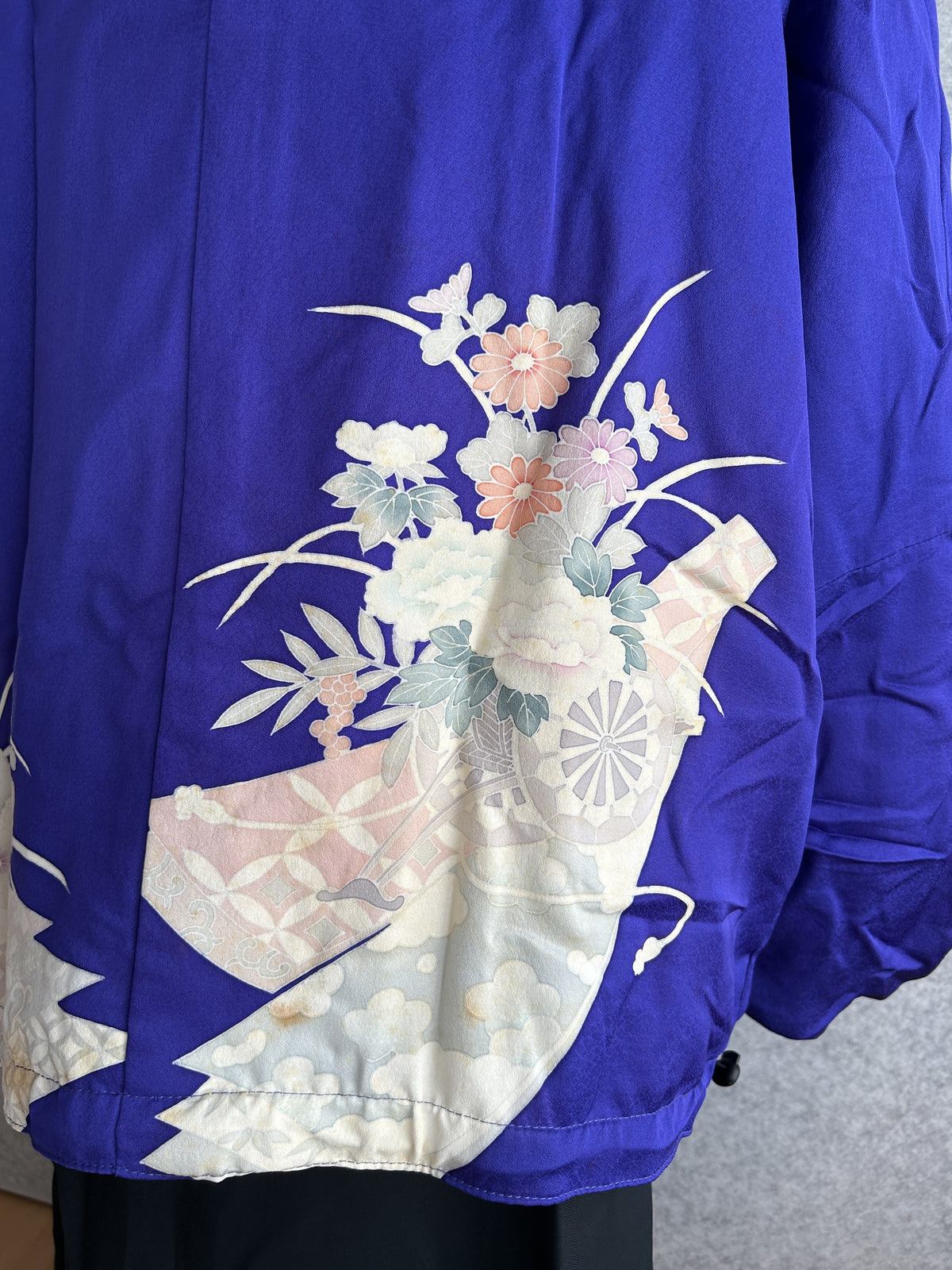 Purple kimono jacket, detail of flower bouquet motif on the back hem