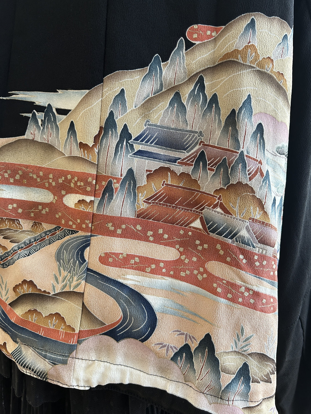 Black kimono jacket, close-up of mountains, buildings and river on back
