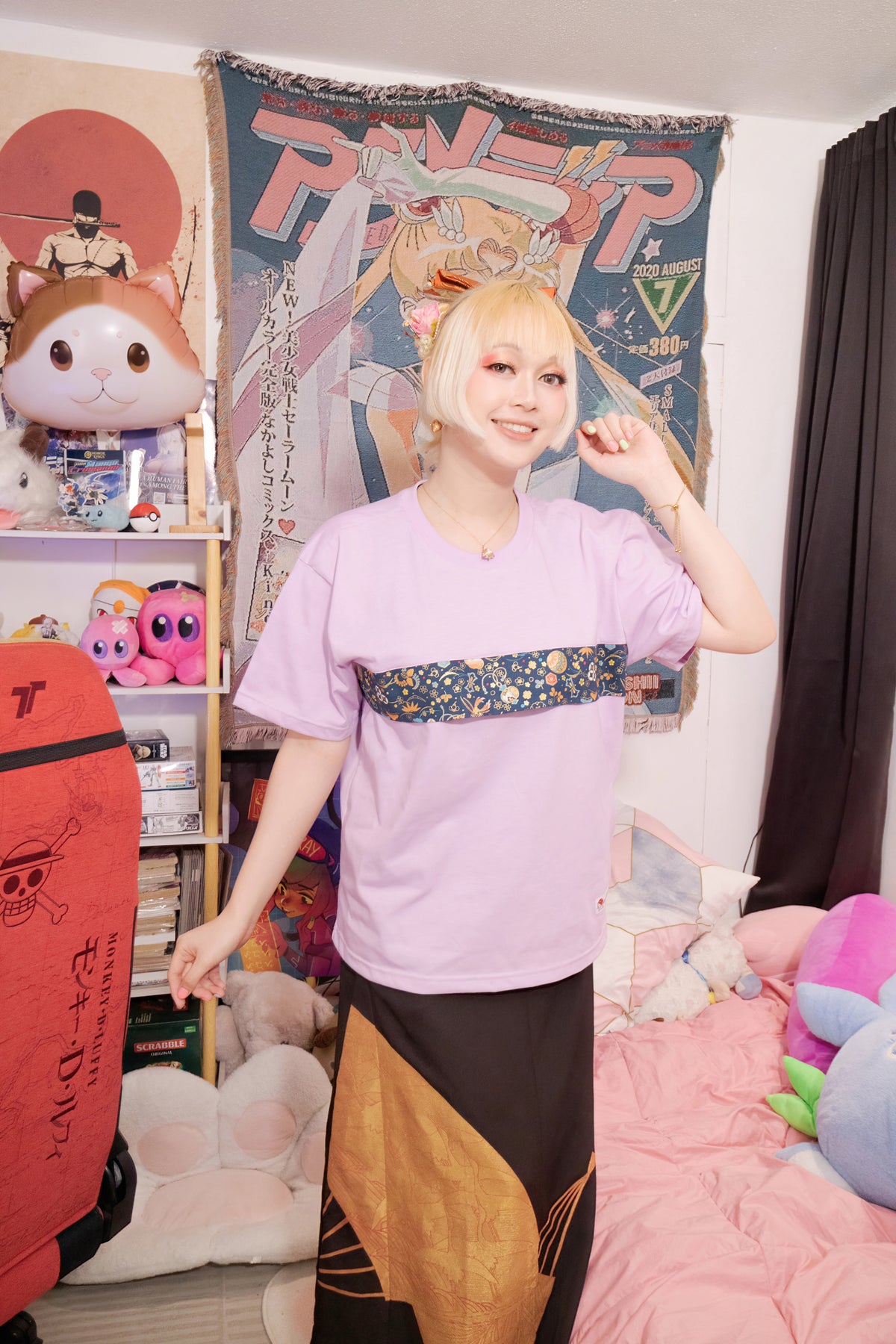 Model wearing the lilac unisex t-shirt loose fit with a band of traditional Japanese fabric
