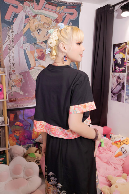 Model wearing the croptop t-shirt boxy fit with traditional Japanese fabric trim